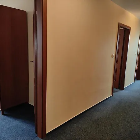 Konukevi Rezidencia Edenium Vel'ka Lomnica